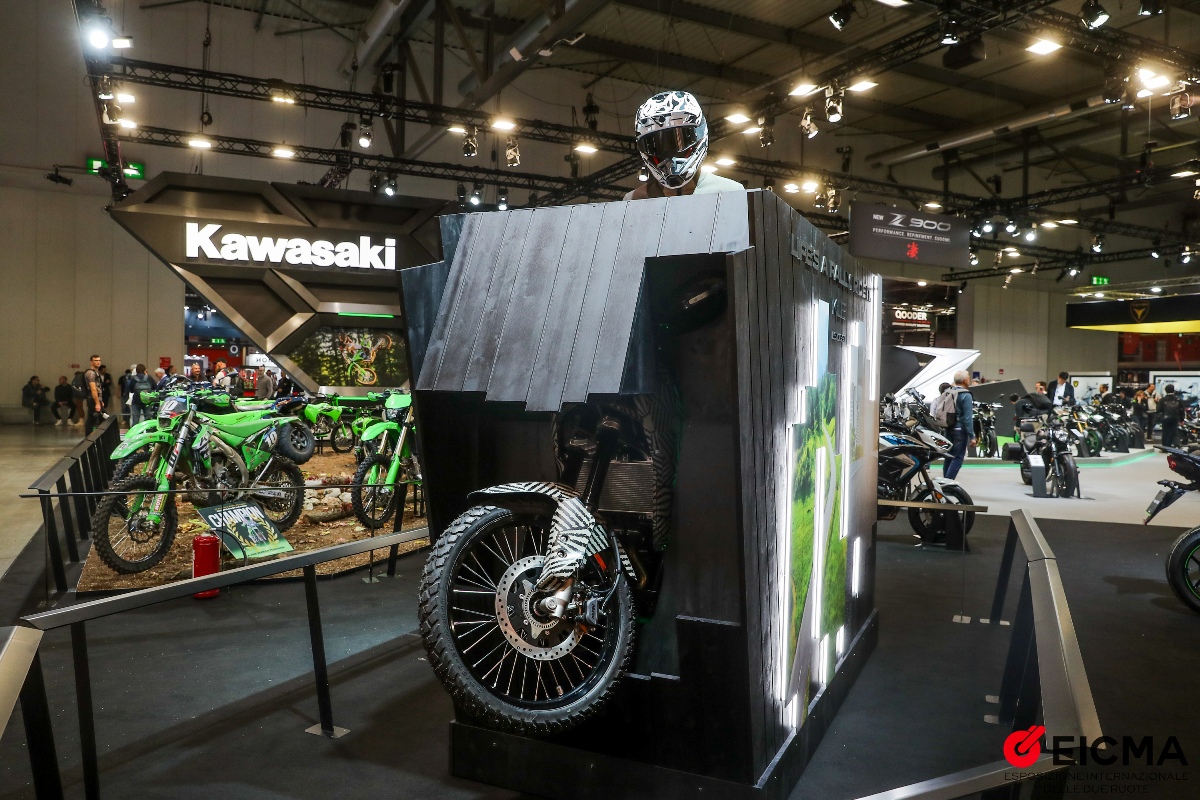 kawasaki kle500 teaser eicma 2