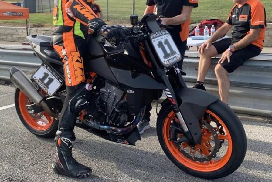 ktm 990 duke r super hooligan race 1