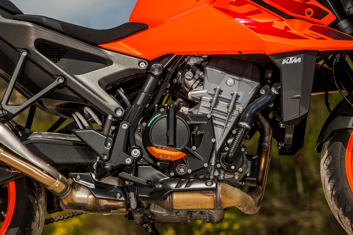 KTM 990 DUKE 2024 2WO 14