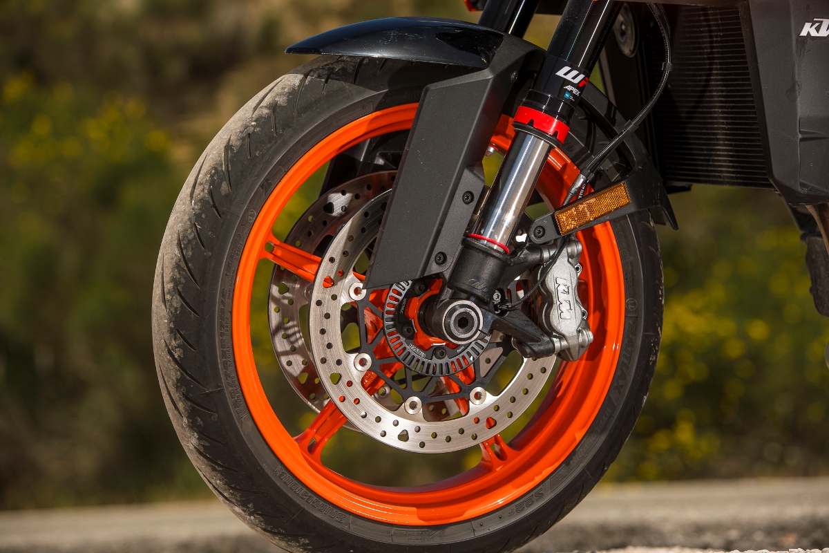 KTM 990 DUKE 2024 2WO 8